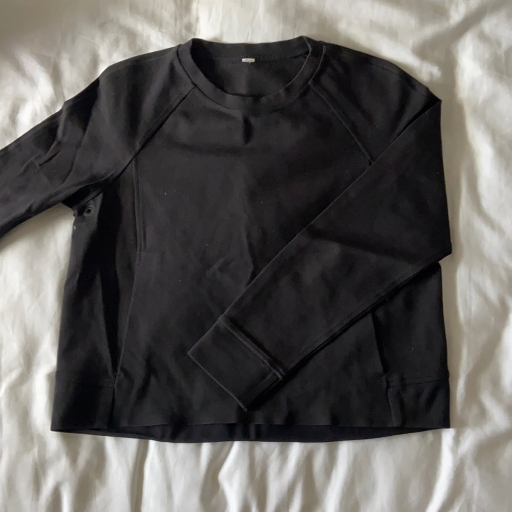 Black Lululemon pullover
